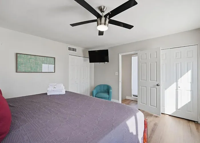 - Heated Pool, Hot Tub, Free Coffee Free Wi-fi