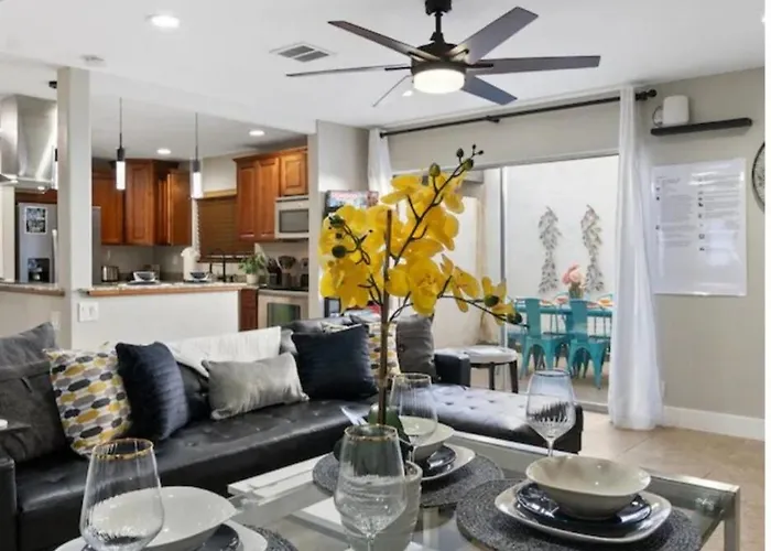 - Heated Pool, Hot Tub, Free Coffee Free Wi-fi